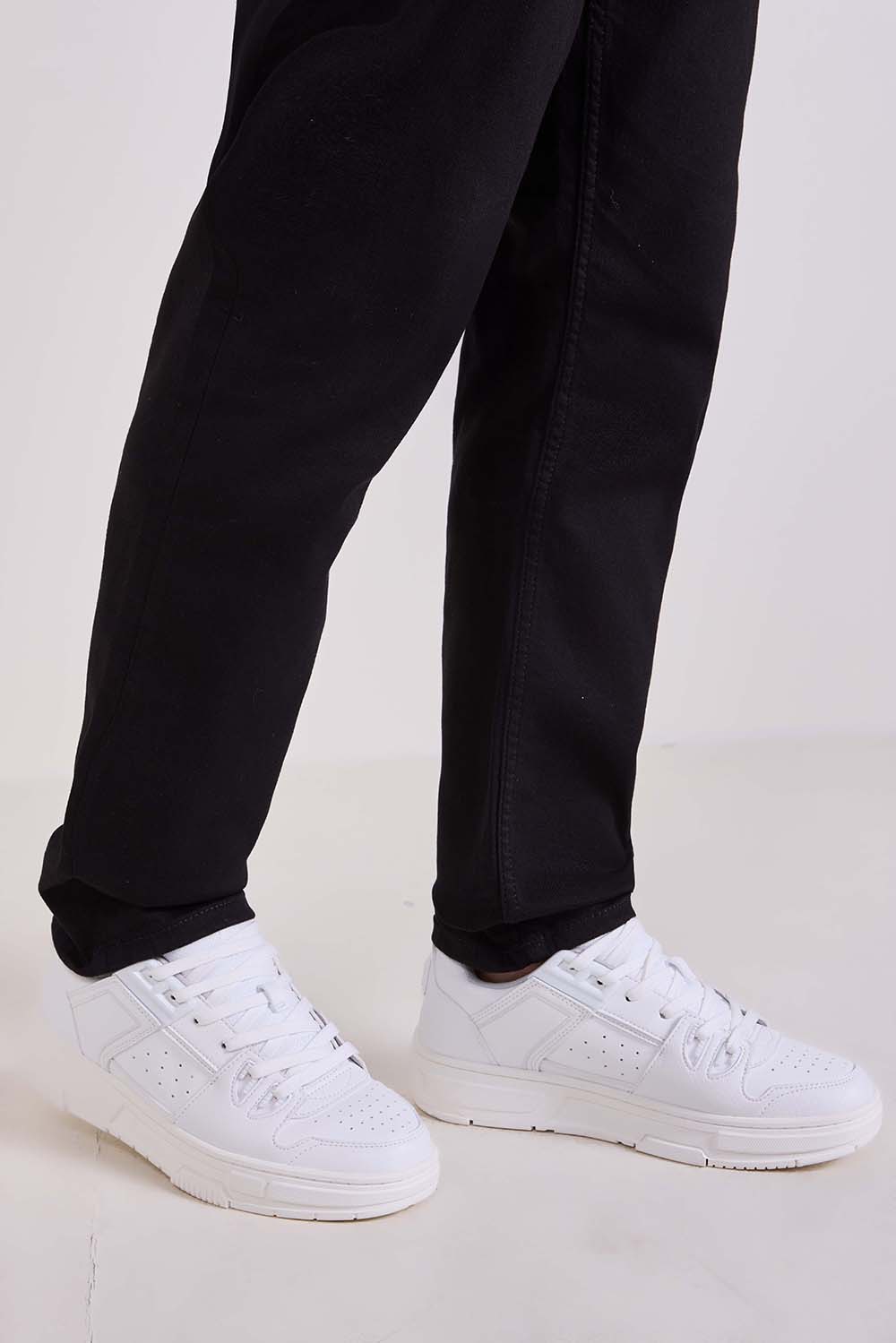 תמונת כל הלוק של סניקרס